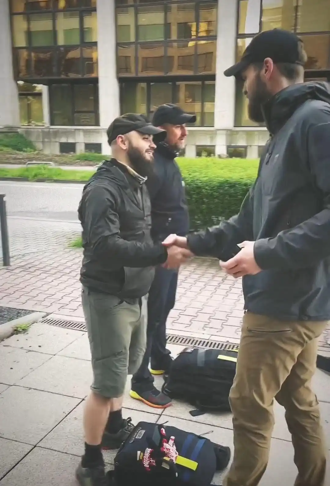 Image: The author gets patched and the patch is transferred through a handshake