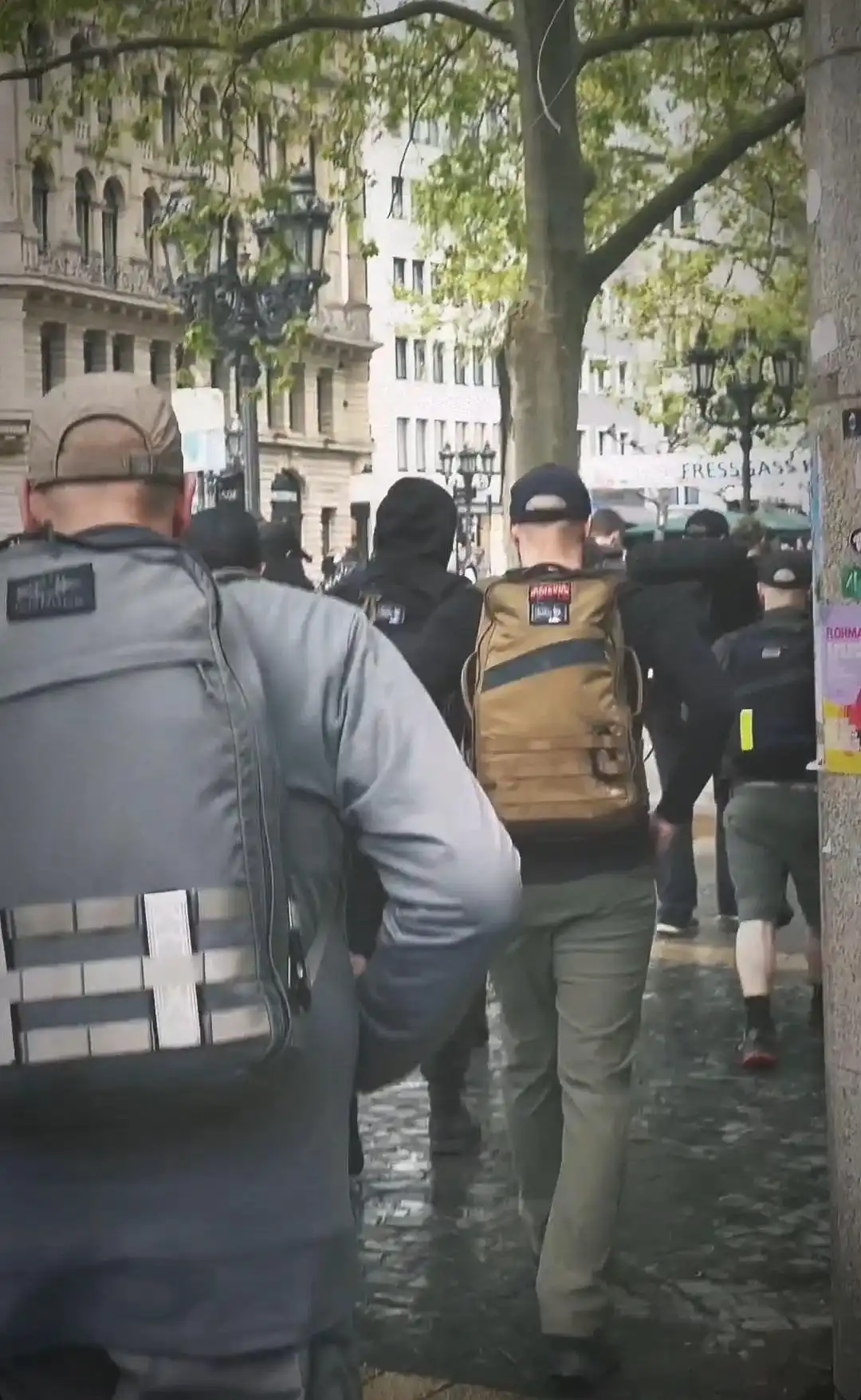 Image: Group movement through the city, view from the back